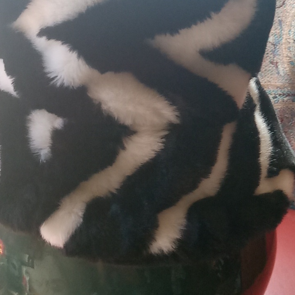Womans vintage zebra striped Hat.